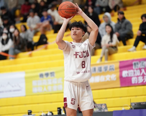 輔仁大學大一射手林哲宇8外線狂飆24分。大專體總提供