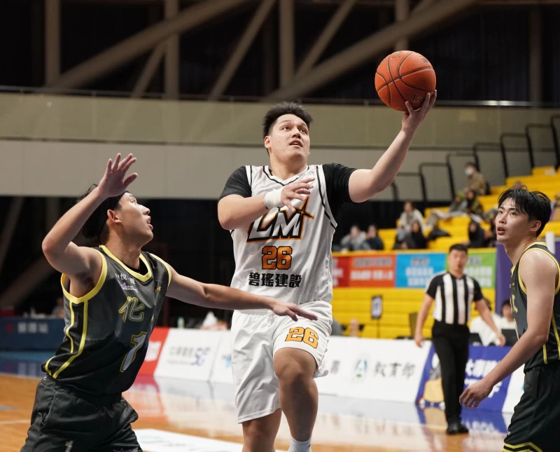 黎明學院史魯齊20分8籃板。大專體總提供