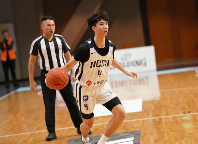 政治大學楊剴平狂飆7外線拿下UBA菜鳥季新高31分另有助攻抄截各4。大專體總提供