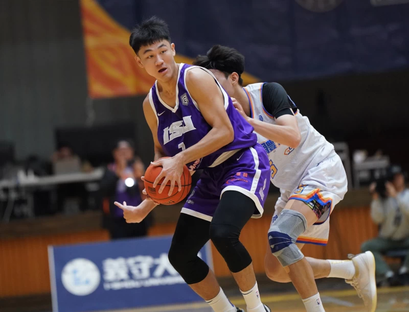 義守大學王正文16分19籃板。大專體總提供
