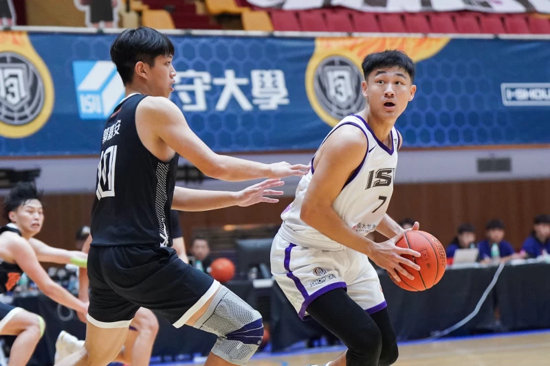 義守大學王正文21分7籃板。大專體總提供