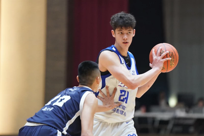 健行科大曾睦軒11分7籃板。大專體總提供
