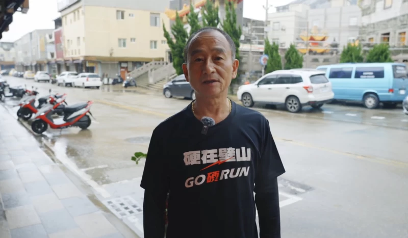 吳金平鄉長鼓勵跑者來挑戰離島最高峰-壁山。官方提供