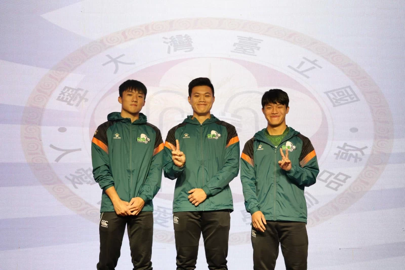 上屆一般組冠軍台灣大學，隊長林頎衡(中)表示，有信心帶著學弟將冠軍盃留在台灣。元坤運動文創提供