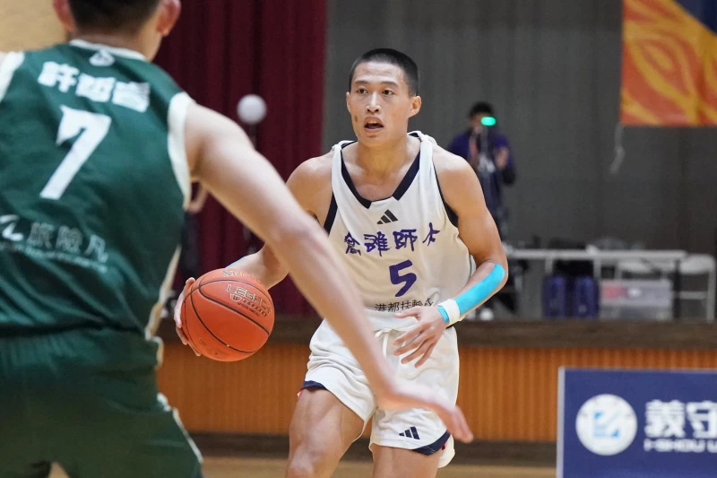 高雄師大李又成11分7籃板。大專體總提供
