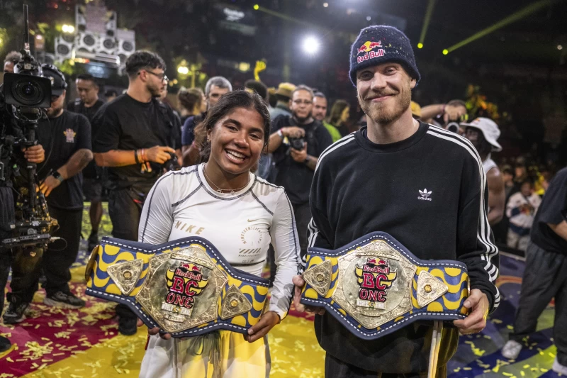 Red Bull Bc One世界總決賽巴西登場由兩位荷蘭舞者 Menno Van Gorp與India摘下B-Boy與B-Girl冠軍腰帶。Red Bull提供