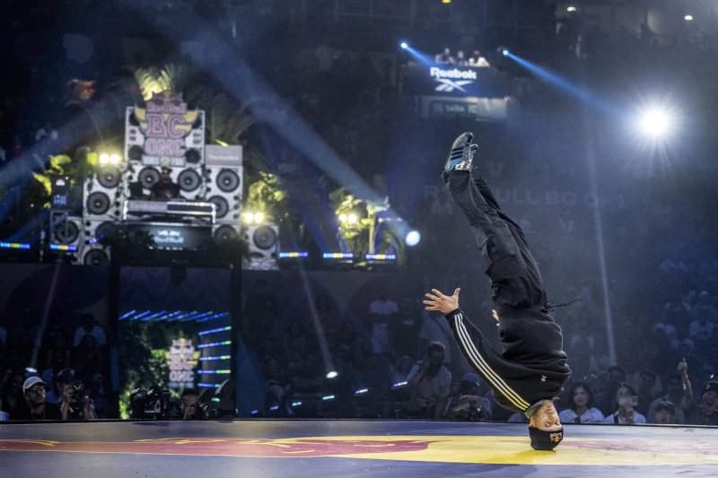 荷蘭好手B-Boy Menno Van Gorp以行雲流水的優雅動作成功擊敗對手獲得冠軍。Red Bull提供
