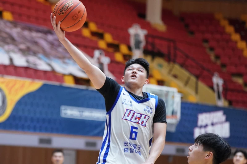 健行科大徐宏瑋18分7籃板。大專體總提供