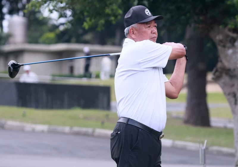仰德之友長春邀請賽第一回合超級長春組沈忠賢71桿-1暫並列第一。鍾豐榮攝