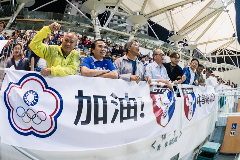 不少台灣球迷跑到香港為中華男足加油。中華民國足球協會提供