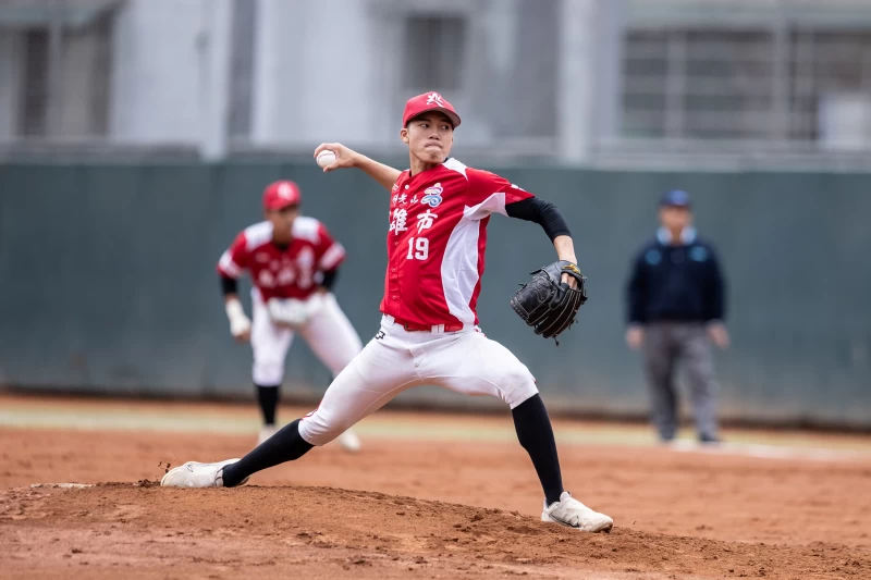 高雄市陳宥銘主投4局失1分奪勝投。大會提供