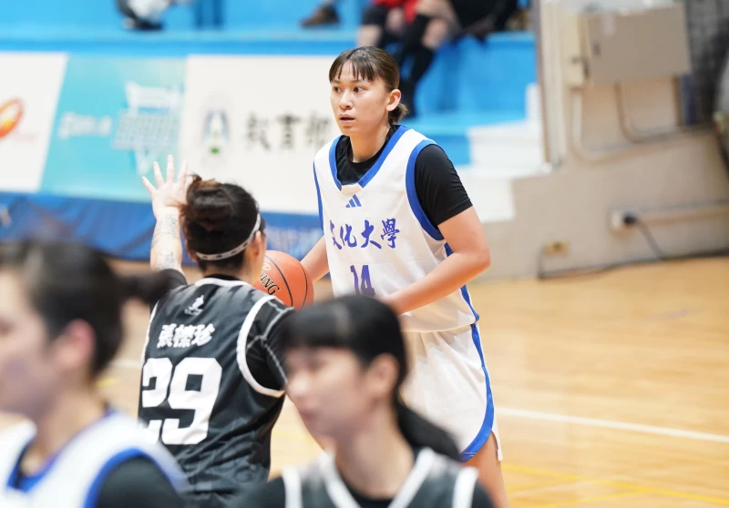 文化大學鄭慧慈12分16籃板演出雙十。大專體總提供