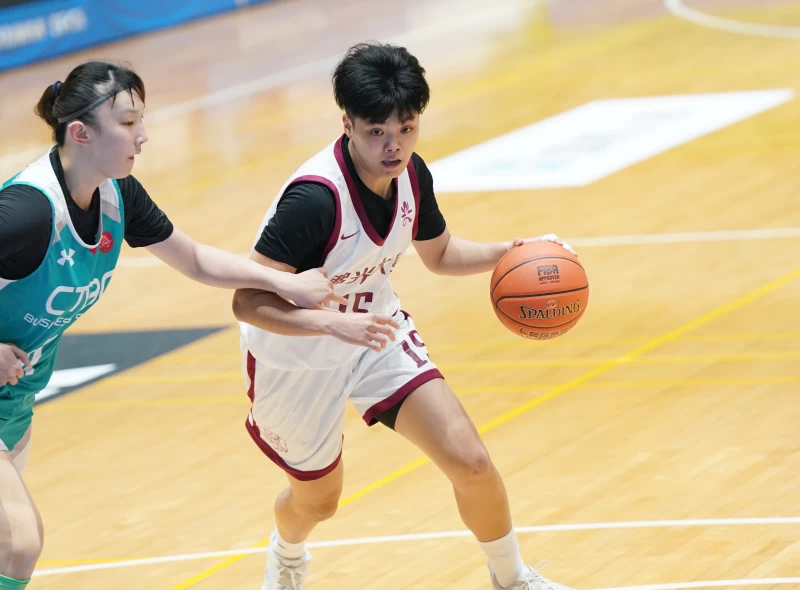 佛光大學陳丁綺13分12籃板。大專體總提供