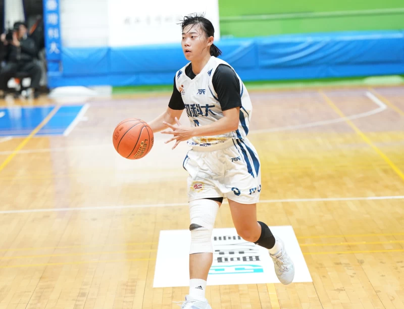 美和科大許可欣15分7籃板5助攻。大專體總提供