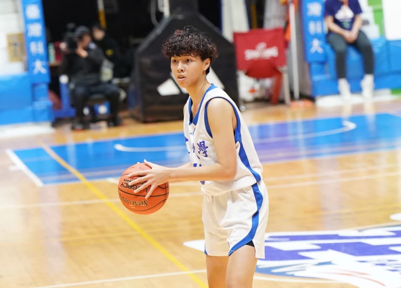 文化大學王逸汝10分12籃板。大專體總提供