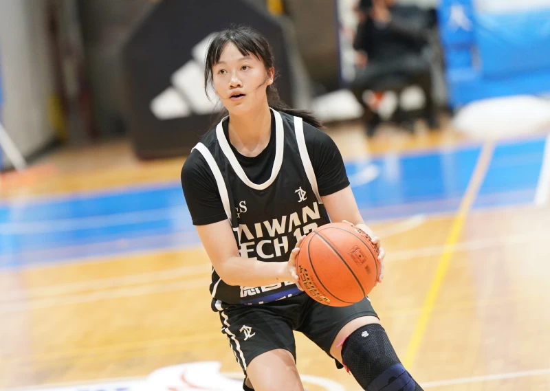 臺灣科大黃子芸11分7籃板。大專體總提供