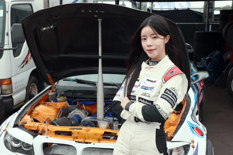 韓國美女車手朴施炫人氣非常高。大會提供