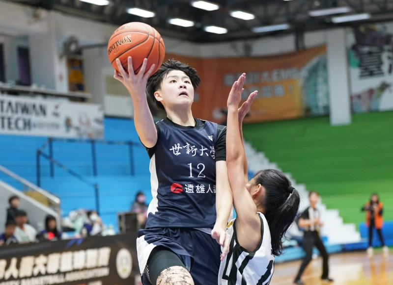世新大學游沁樺16分7助攻外加19籃板破UBA生涯個人新高開季迄今7戰籃板都上雙。大專體總提供