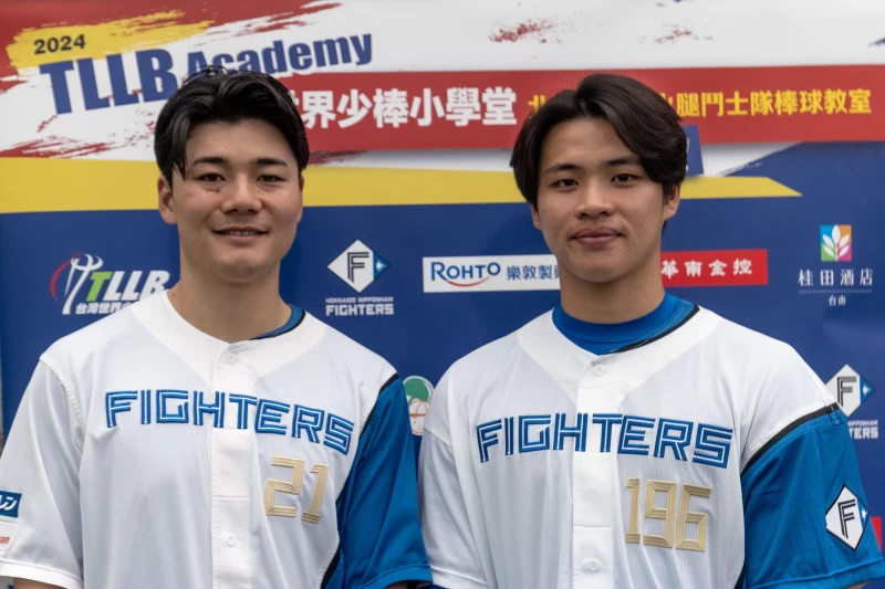 清宮幸太郎與孫易磊出席世界少棒小學堂活動。台灣世界少棒聯盟提供