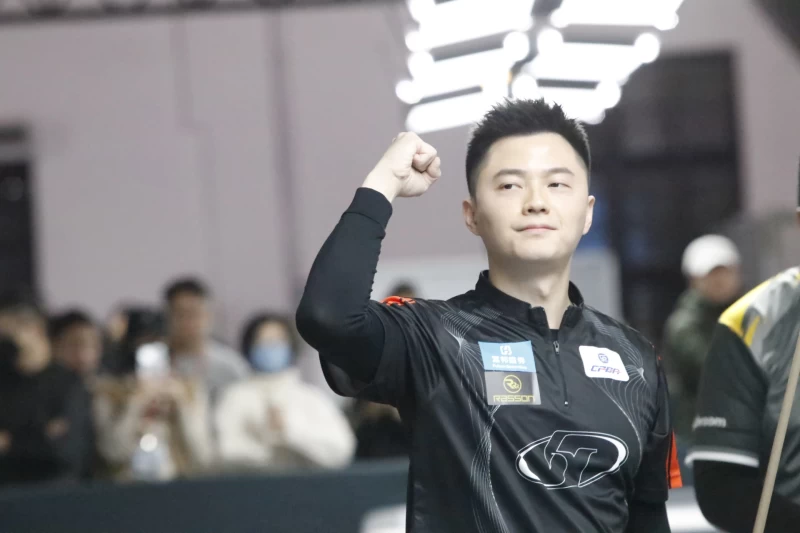 柯秉逸11：10險勝新加坡好手Aloysius Yapp振臂慶祝。大會提供
