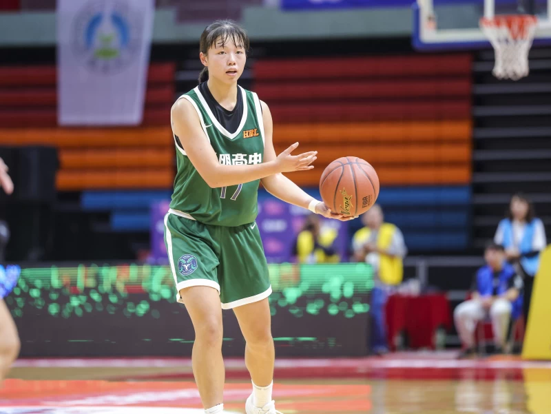 陽明高二中鋒許語珊23分9籃板。大會提供