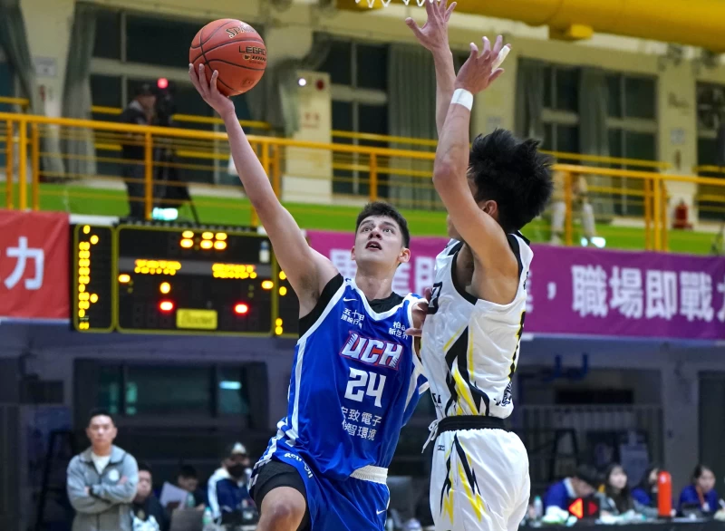 大二前鋒曾睦軒獲18分9籃板。法新社