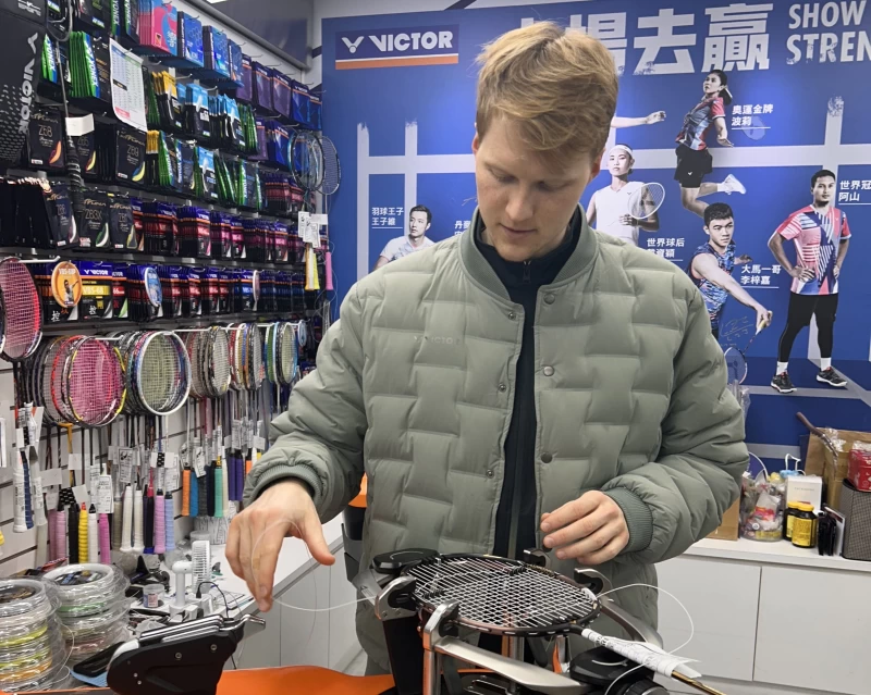 丹麥好手安東森 驚喜現身Victor概念店。Victor提供
