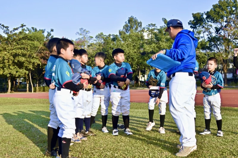 台南市立人國小以9比7險勝台中市仁美國小U10。大會提供