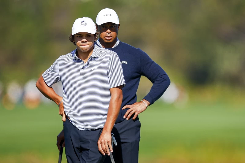 高爾夫球傳奇伍茲(Tiger Woods)和他的15歲兒子查理(Charlie Woods,前)表現出色。法新社