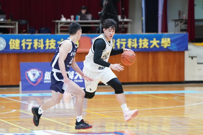 黎明學院張佑齊12分11籃板本年度第四次雙十。大專體總提供