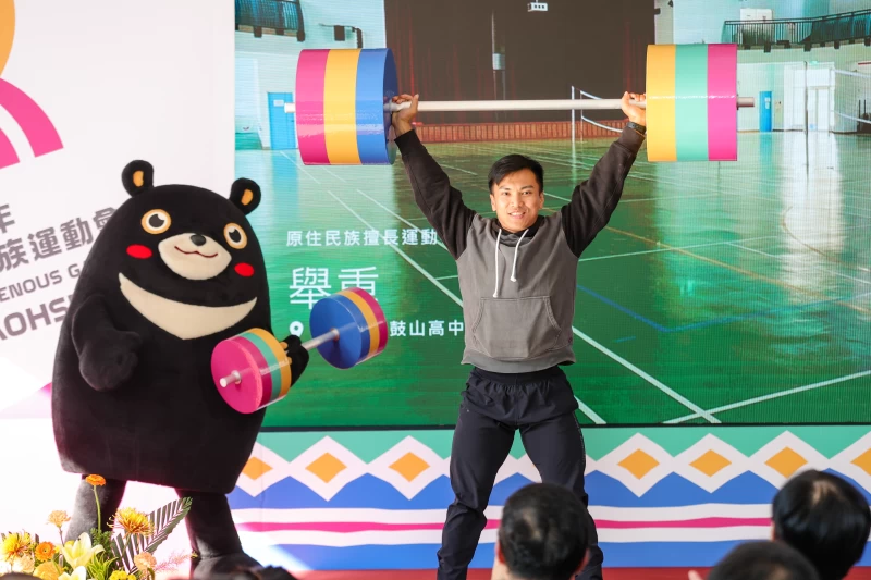 曾代表國家參加2020東京奧運的高雄舉重好手高展宏，展現「舉重」競賽項目。高雄市政府運發局提供