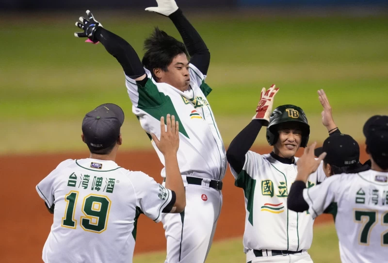 陳堃益再見安打助國立體大逆轉勝。大專體總提供
