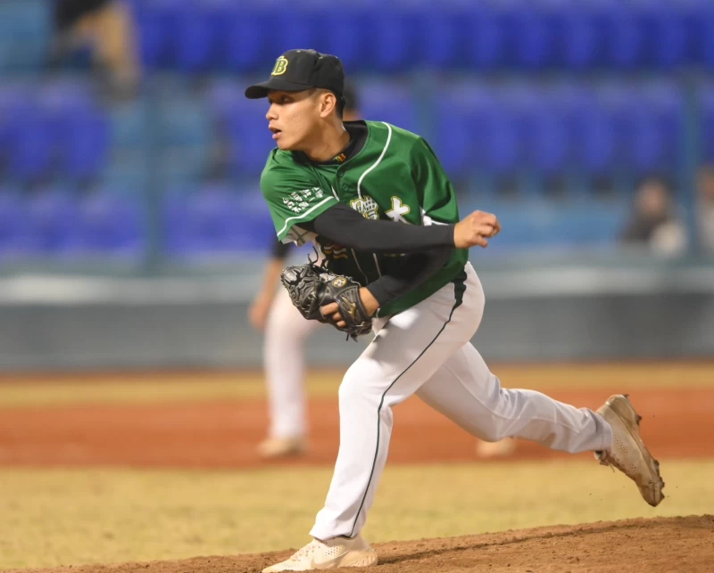 劉宗翰中繼4.2局進帳勝投。大專體總提供