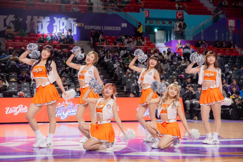 統一7-Eleven獅 Uni-Girls開場表演。官方提供