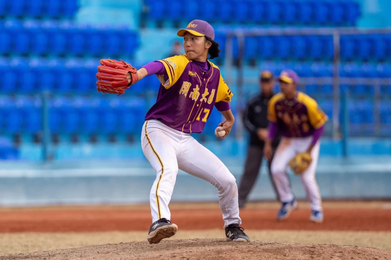 先發中外野手林昱佑從一壘接替0.2局投球。大專體總提供