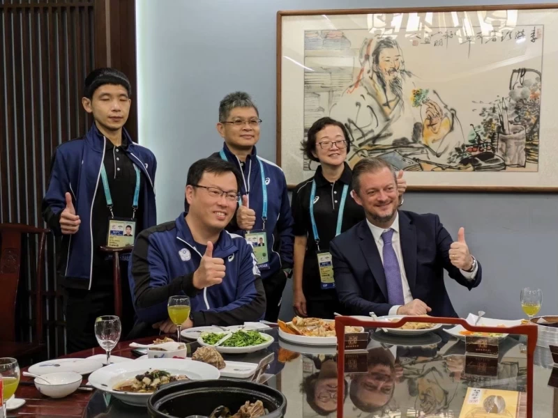 體育署鄭世忠署長(前排左)。資料照片