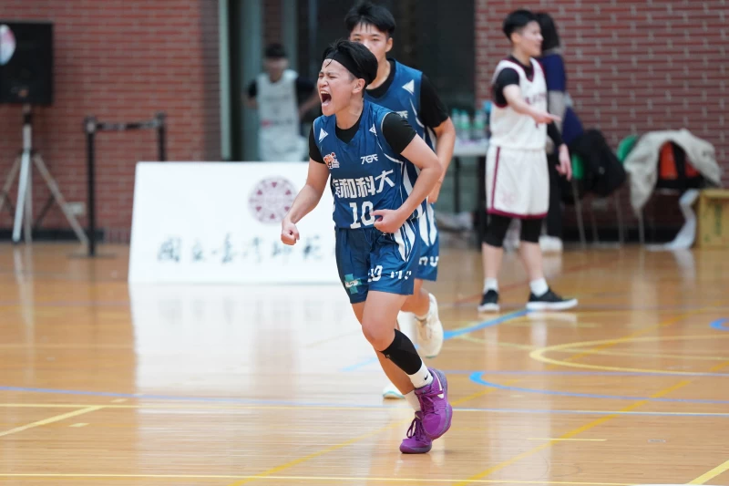 美和科大黃羽婷得分籃板助攻各6。大專體總提供