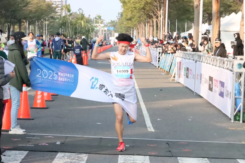 日本選手佐藤魁良寸為全馬賽事亞洲選手第一名。高雄市運發局提供