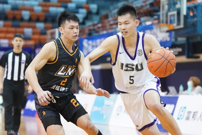 義守大學余祥平(右)。大專體總提供