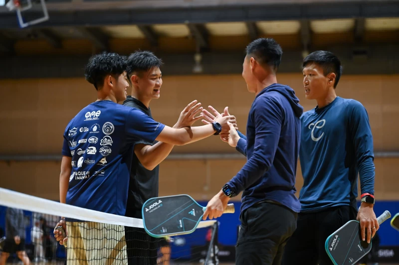 心元盃賽事創辦人何智仁(前排右3)、洪睿晨(前排左2)。心元團隊提供