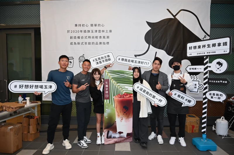 力挺心元盃，玉津咖啡直接把整家店搬來球場。心元團隊提供