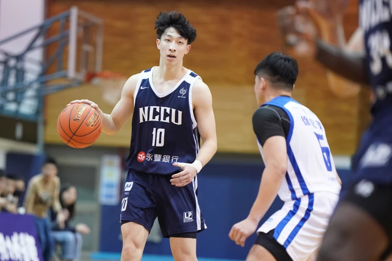 政治大學宋昕澔31分11籃板5助攻。大專體總提供