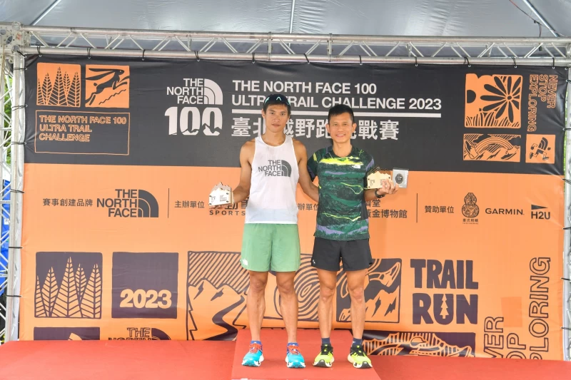 TNF簽約運動員江晏慶(左)與曾小強。官方提供
