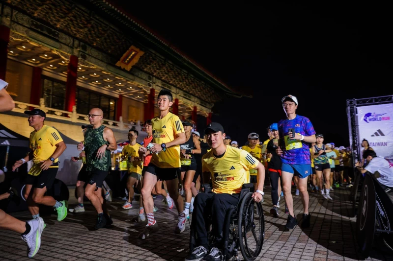 Wings for Life 全球路跑台灣場將於5月4日晚間7點相約中正紀念堂開跑，台灣跑友將與全世界跑者零時差開跑！Red Bull提供