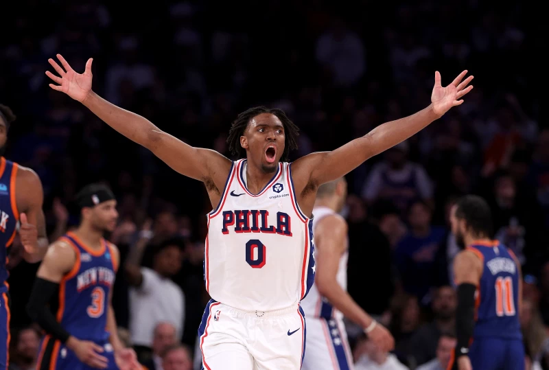 76人當家後衛馬克西(Tyrese Maxey)單節灌進12分。法新社