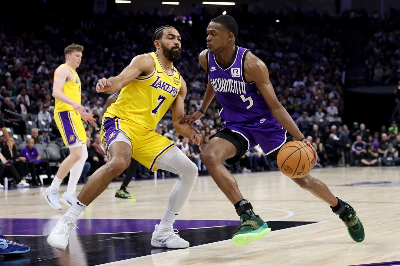 主控福克斯(De'Aaron Fox)被交易至馬刺。法新社