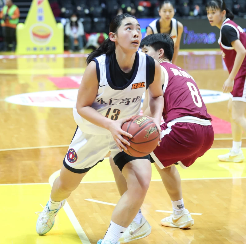 永仁菜鳥黃翊蓁新高31分扮板凳暴徒。高中體總提供