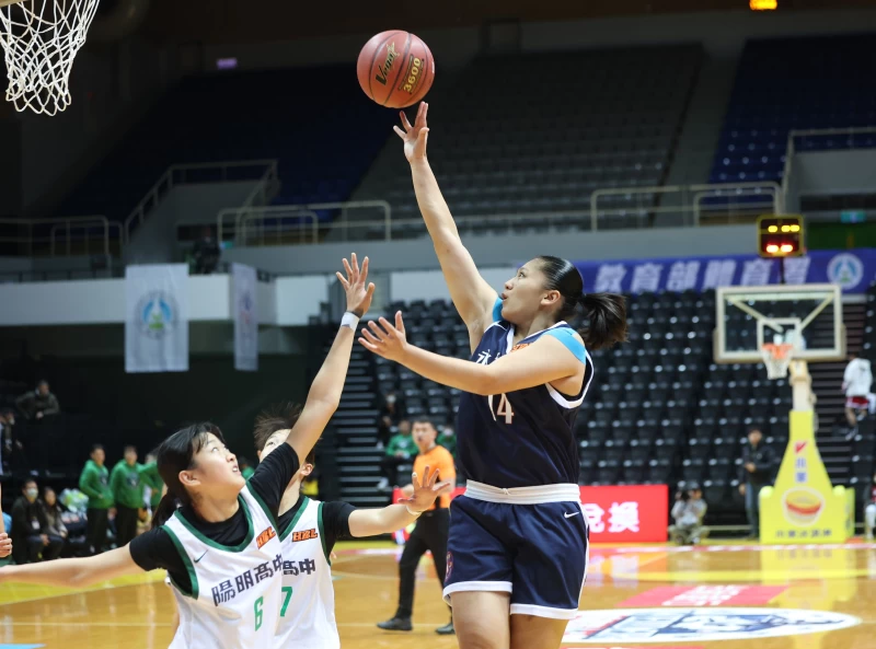 永仁陳薇涵21分6籃板5抄截。高中體總提供