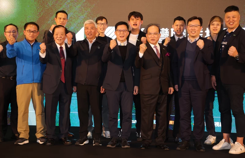 台灣體育界在次長張廖萬堅參與下一同合照。李手天助攝