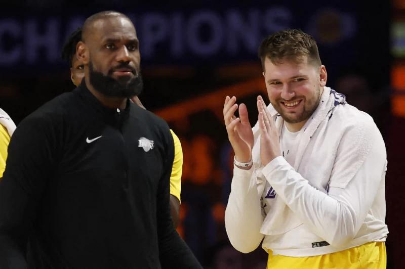 只要唐西奇(右)保持健康,搭配詹姆斯(LeBron James)有機會在西區季後賽殺出血路。法新社